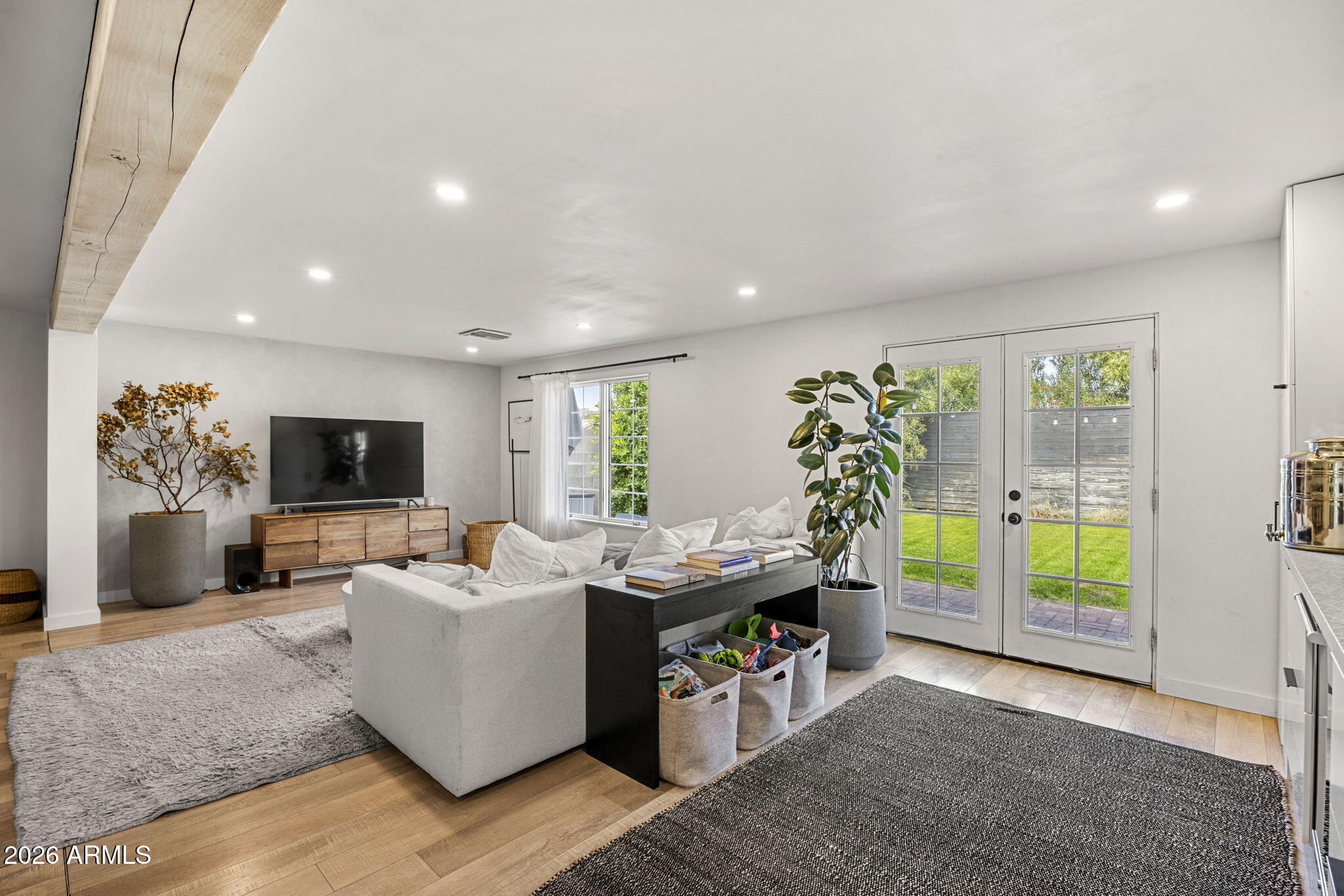 4614 E DEVONSHIRE Avenue