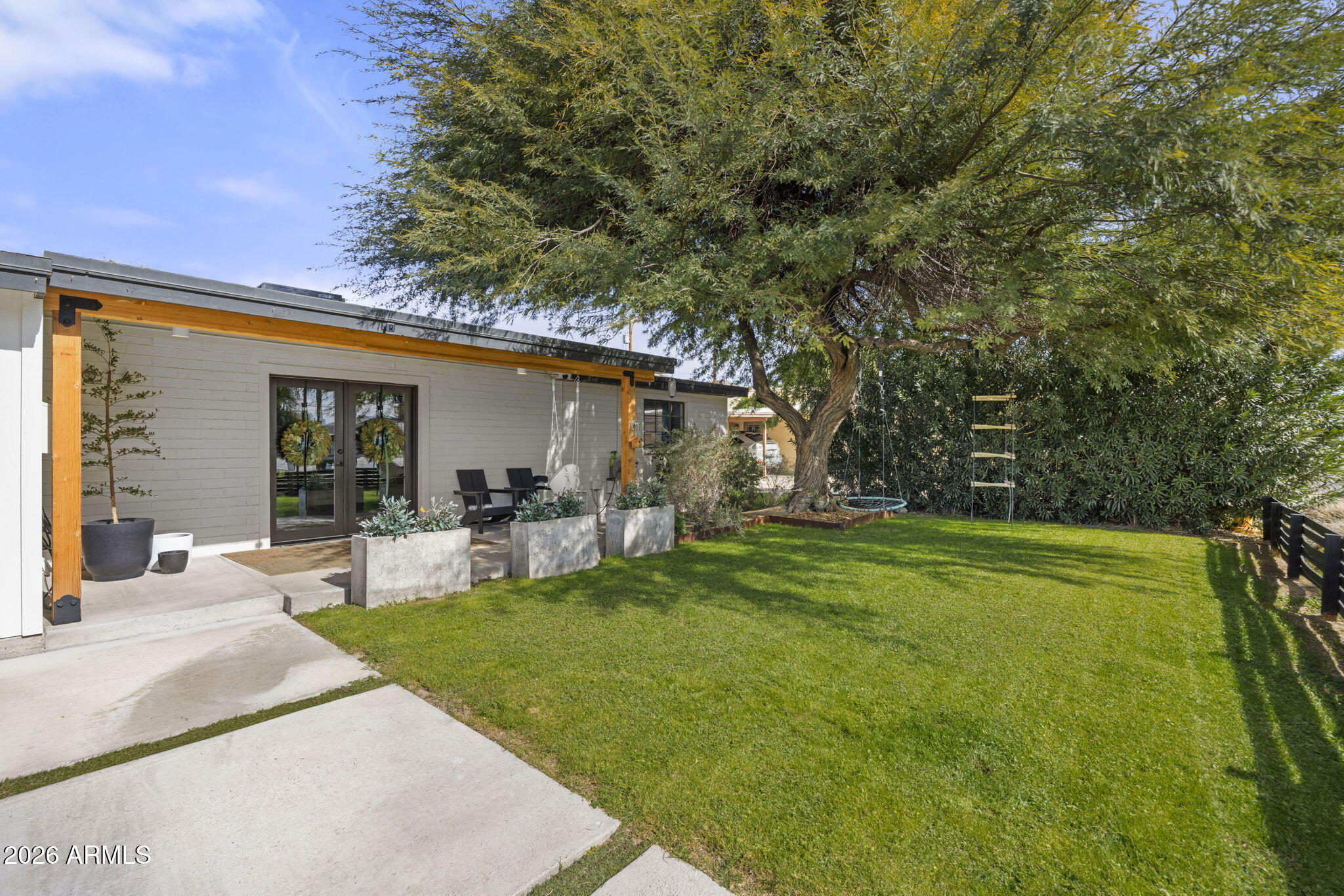 4614 E DEVONSHIRE Avenue