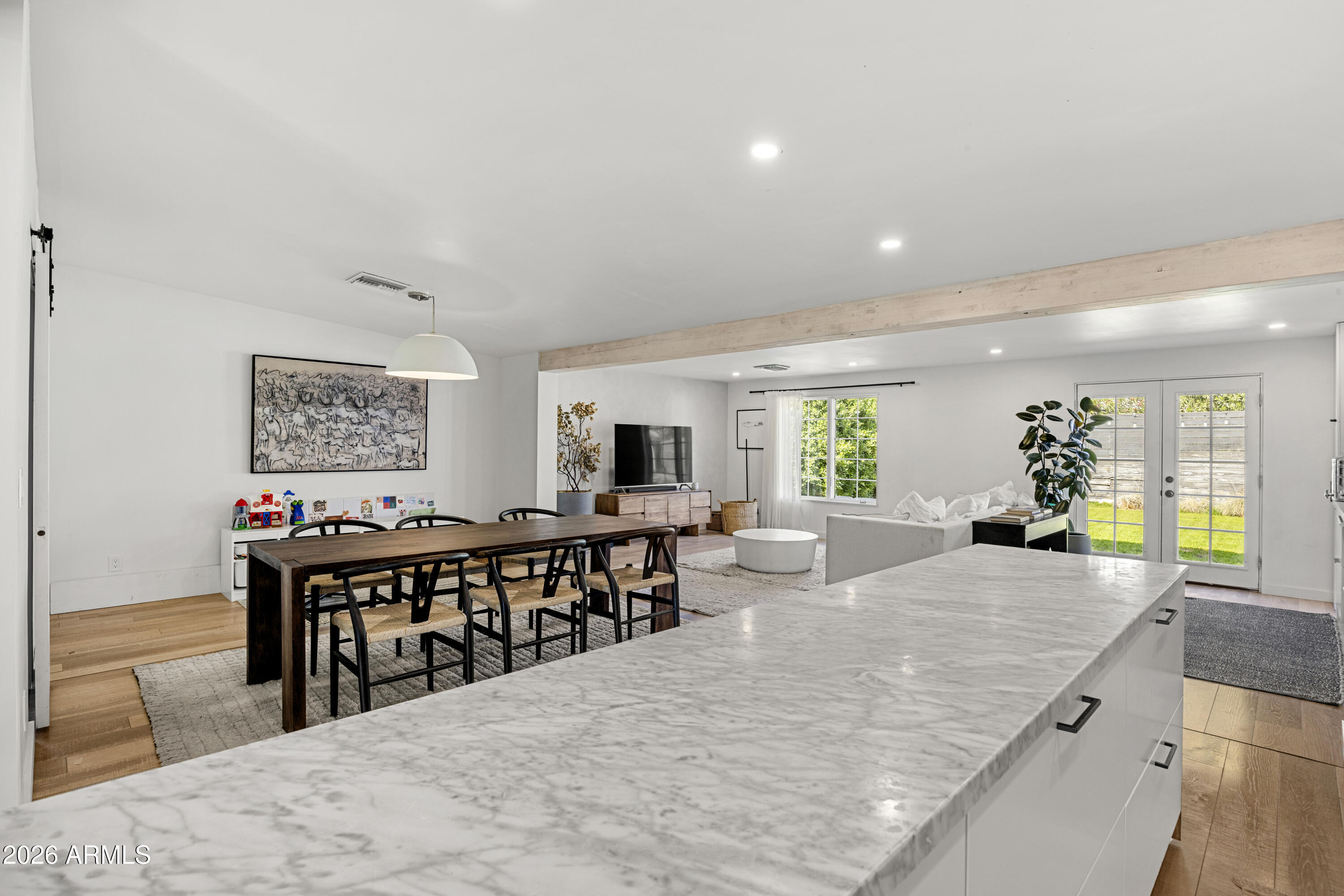 4614 E DEVONSHIRE Avenue