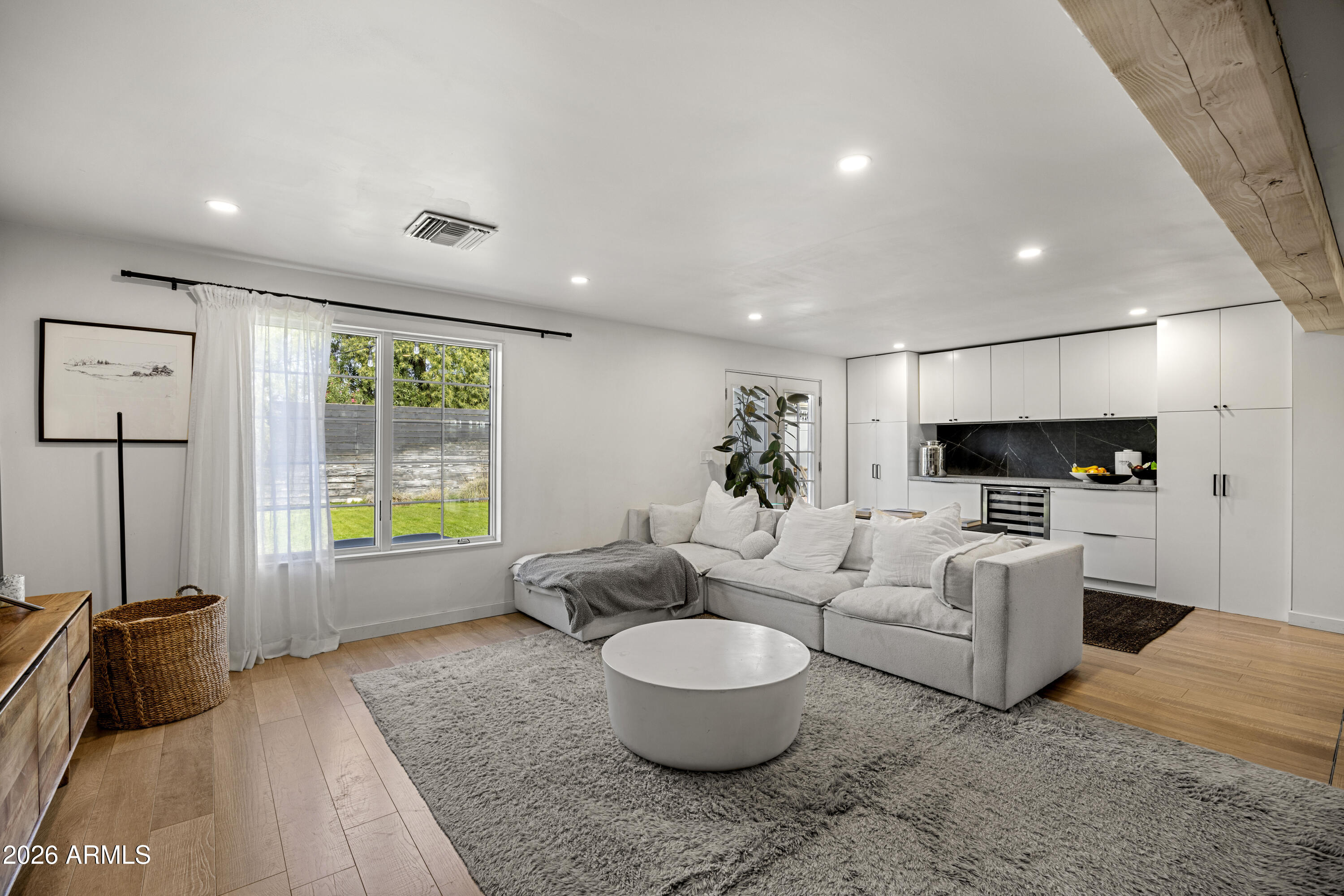 4614 E DEVONSHIRE Avenue