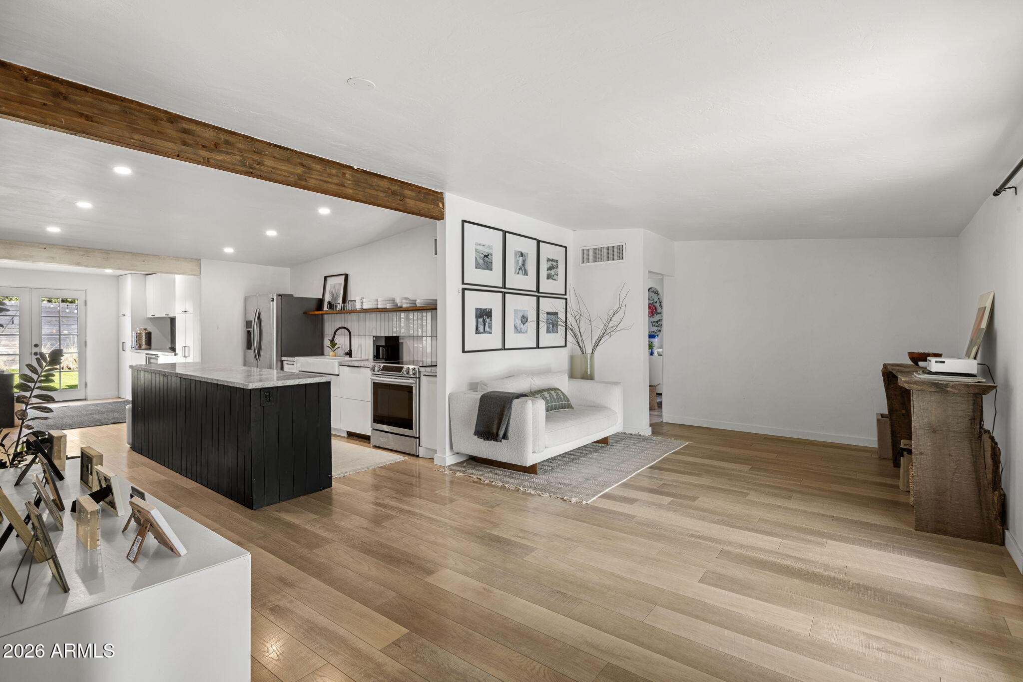 4614 E DEVONSHIRE Avenue