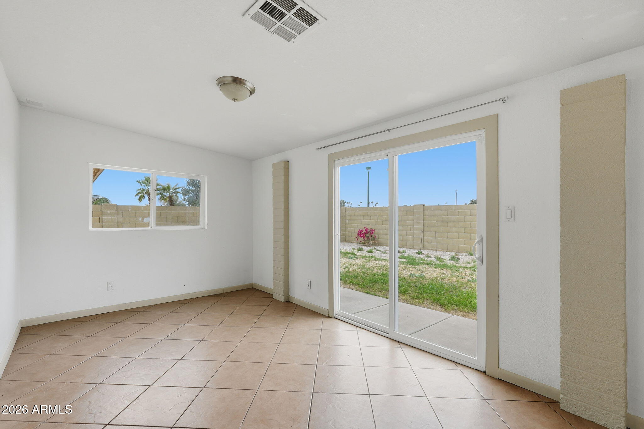 222 W IVYGLEN Street