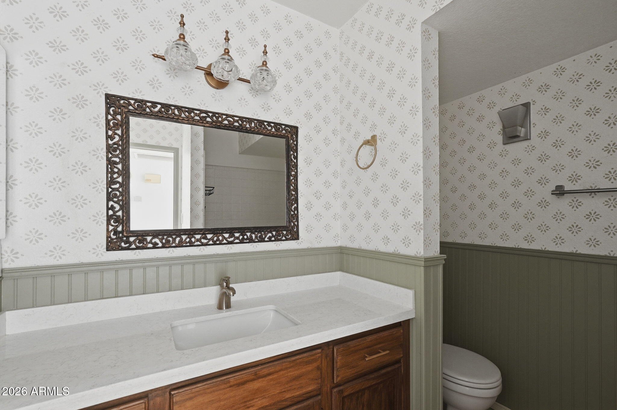 222 W IVYGLEN Street