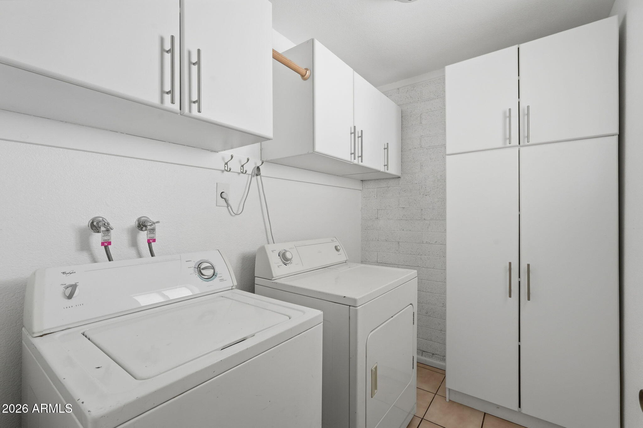 222 W IVYGLEN Street