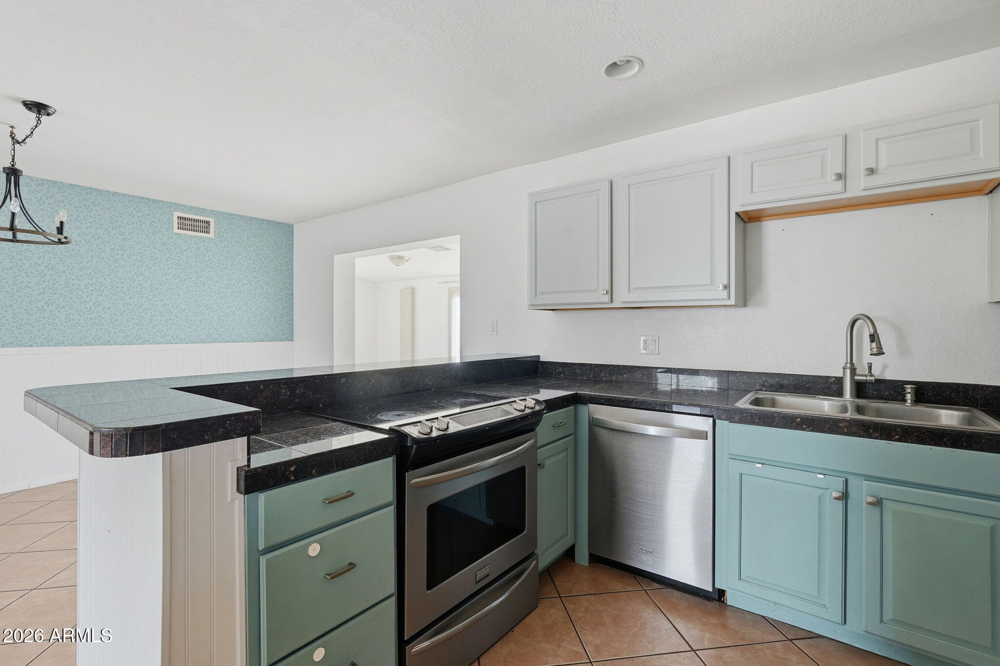 222 W IVYGLEN Street