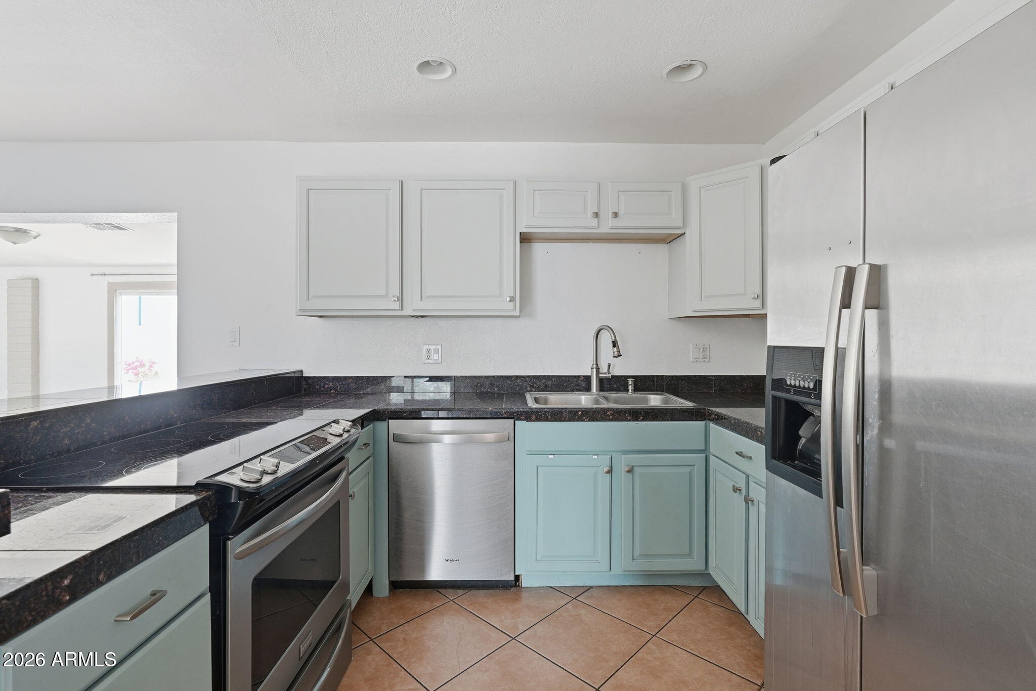 222 W IVYGLEN Street