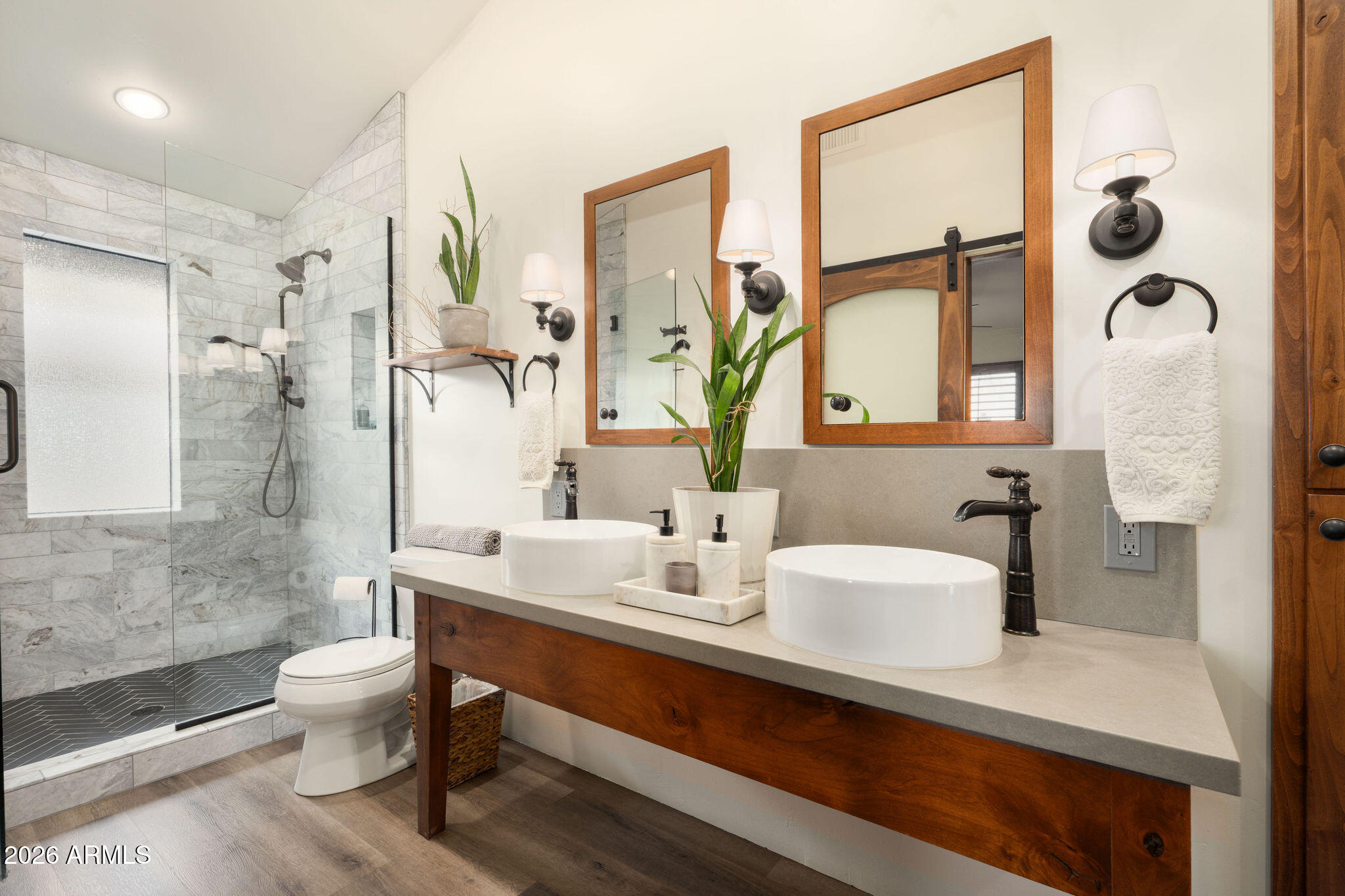 1222 E MYRTLE Avenue