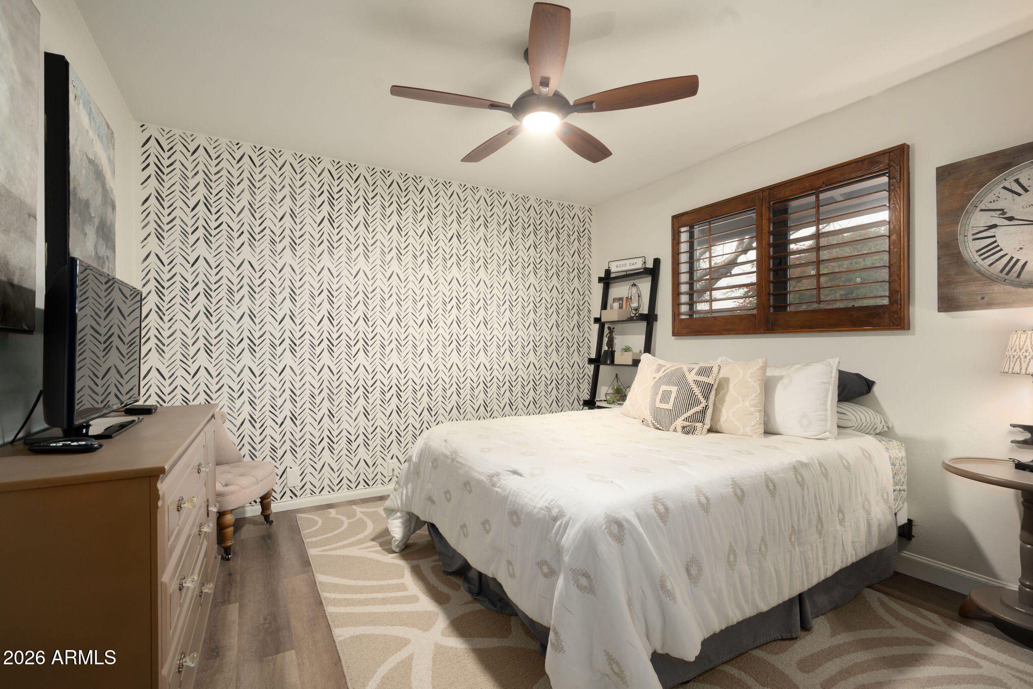 1222 E MYRTLE Avenue