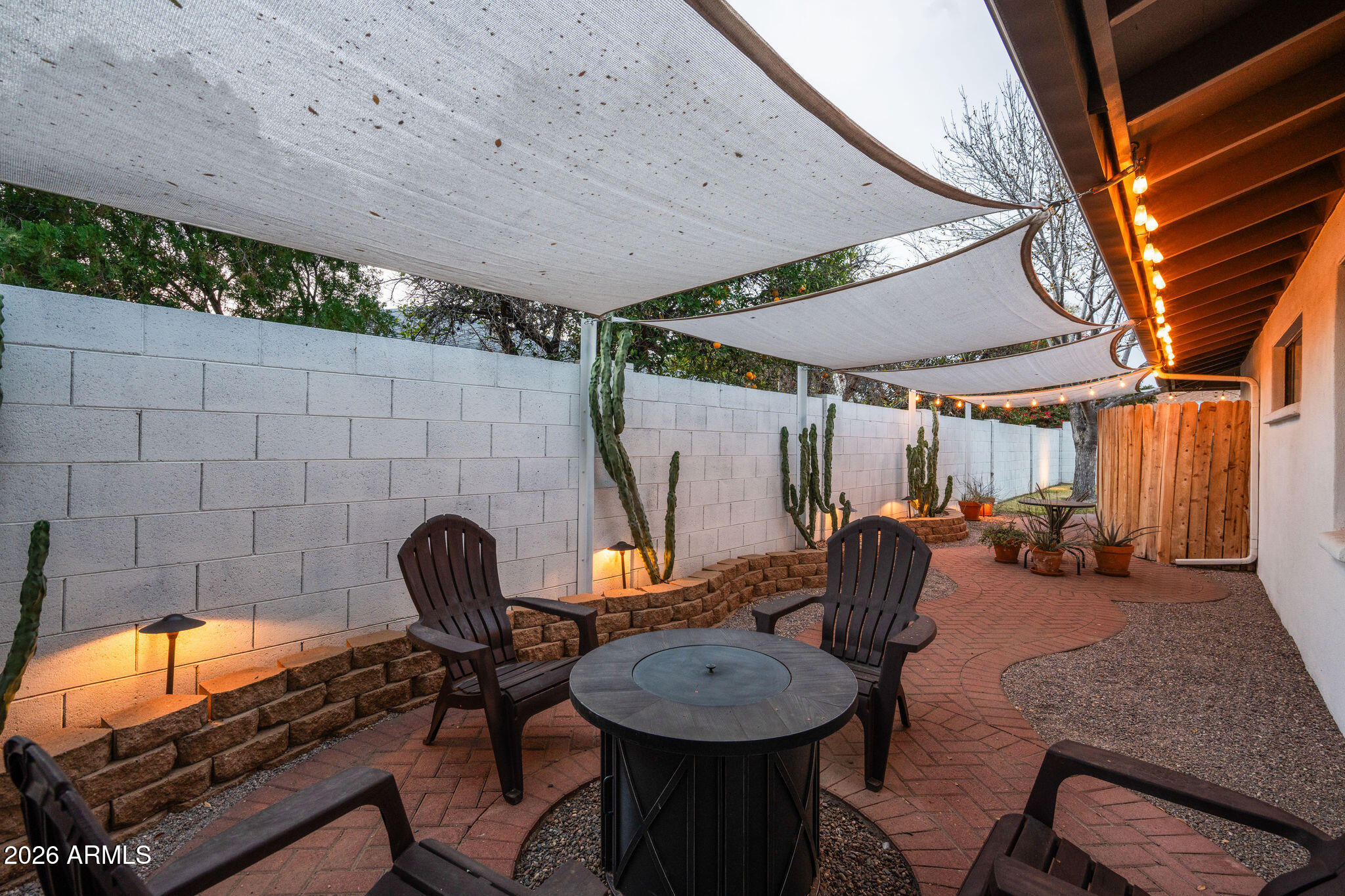 1222 E MYRTLE Avenue