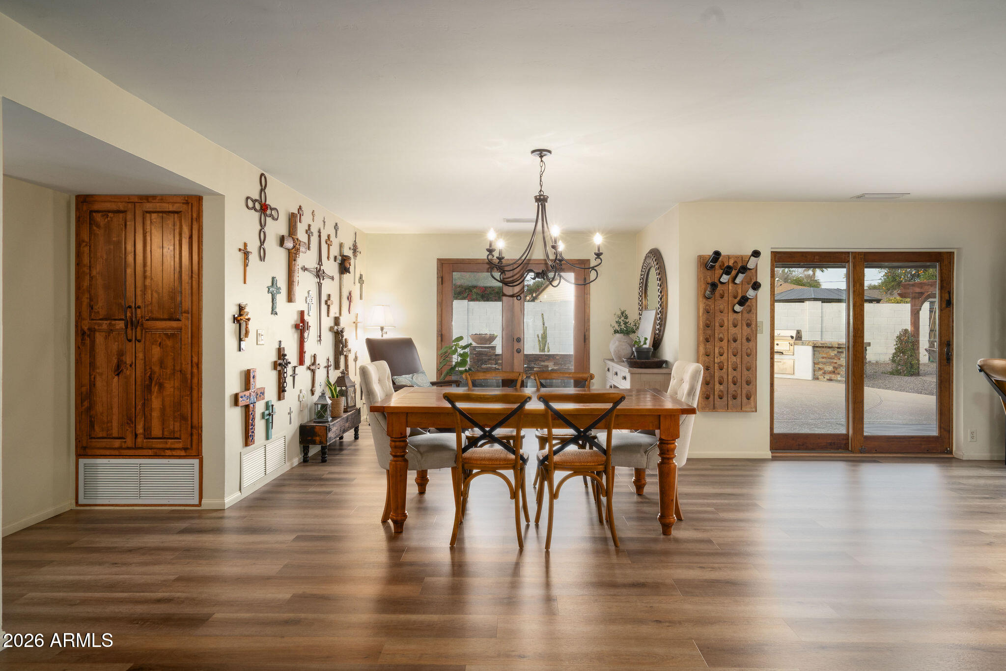 1222 E MYRTLE Avenue