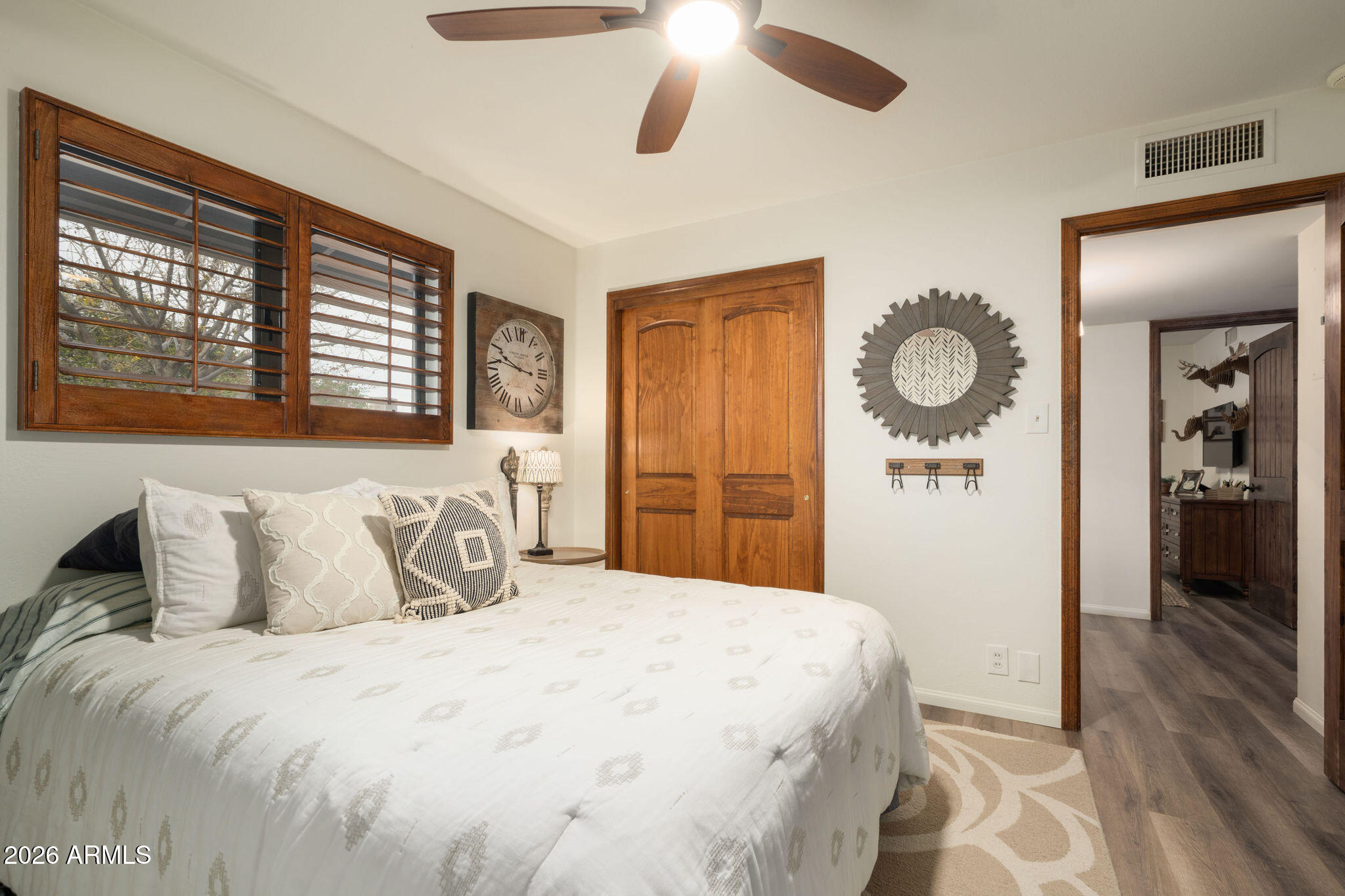 1222 E MYRTLE Avenue