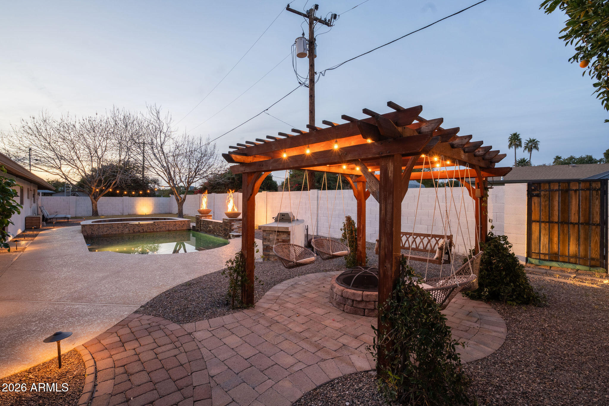 1222 E MYRTLE Avenue