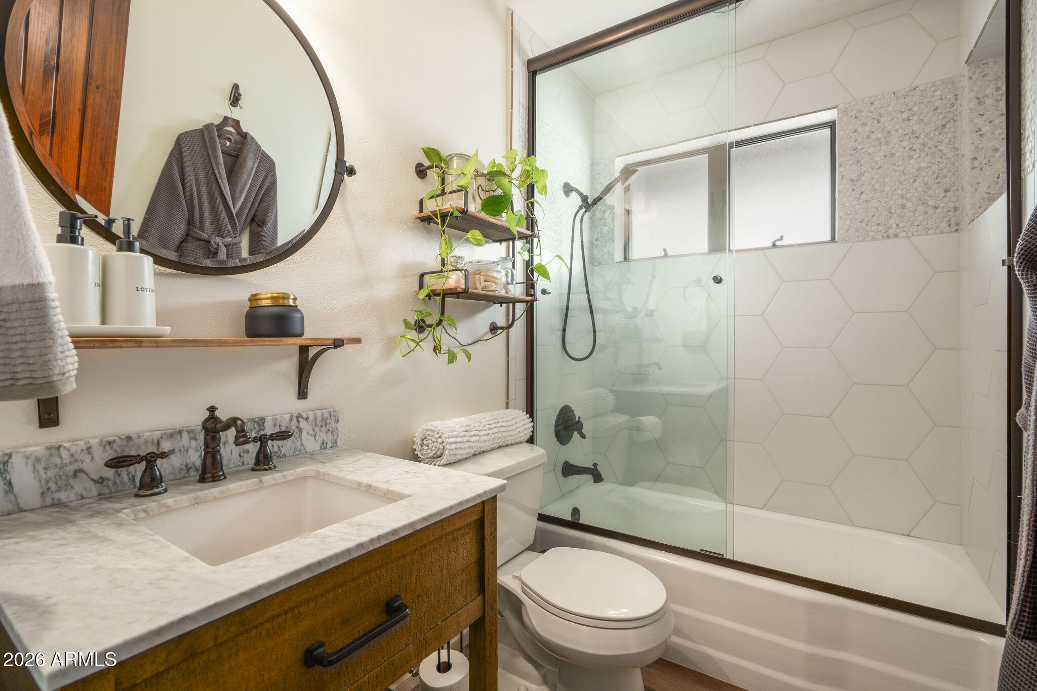 1222 E MYRTLE Avenue