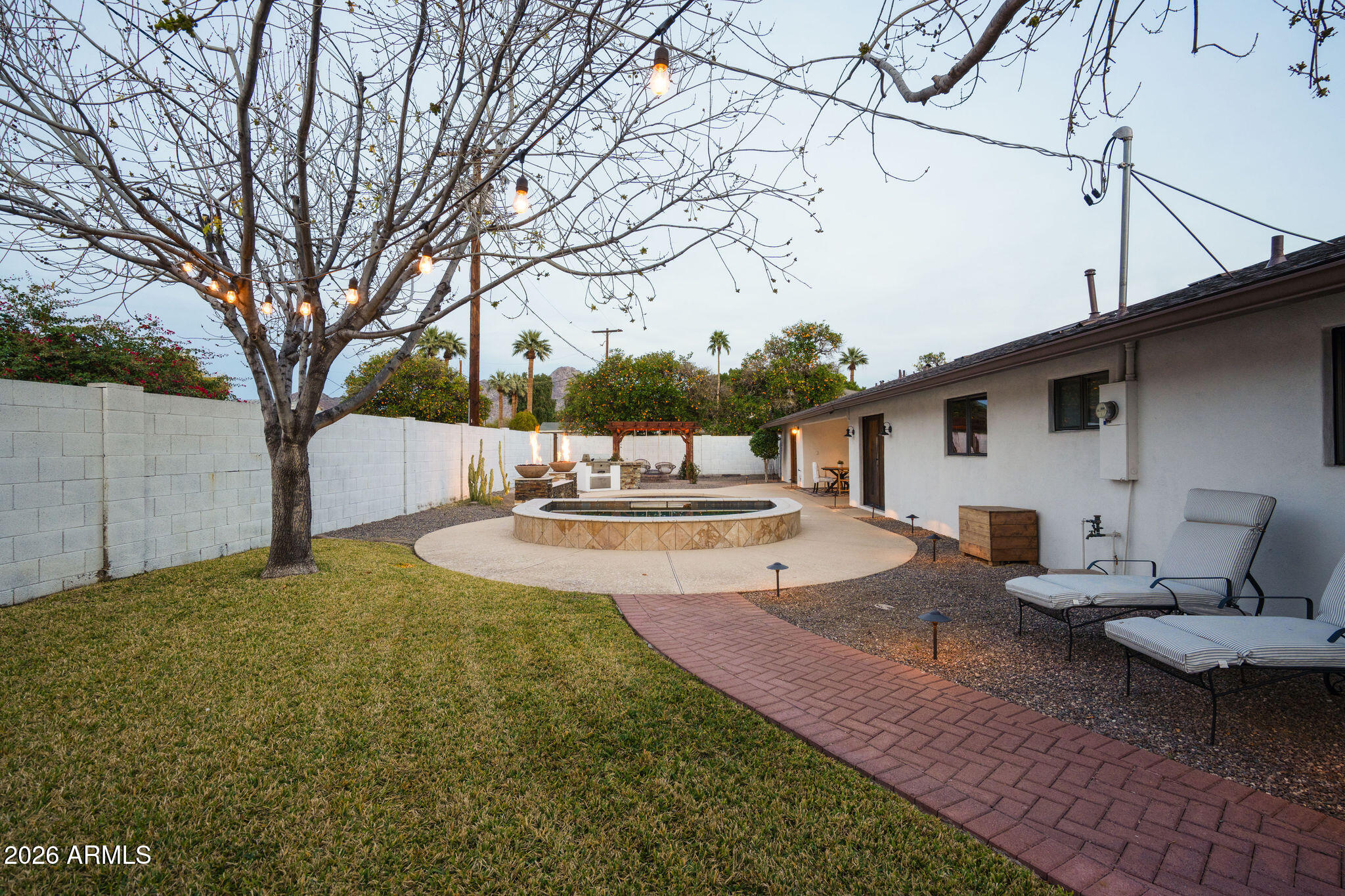 1222 E MYRTLE Avenue