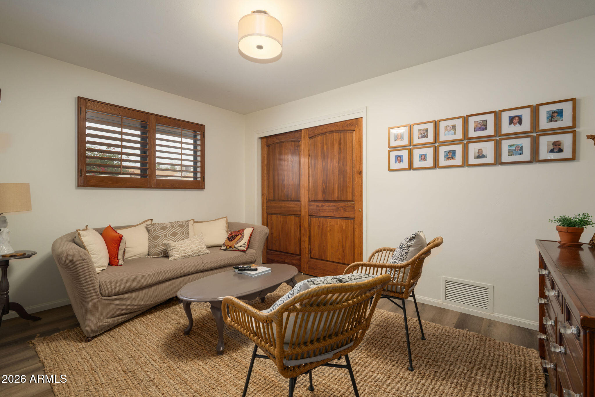 1222 E MYRTLE Avenue