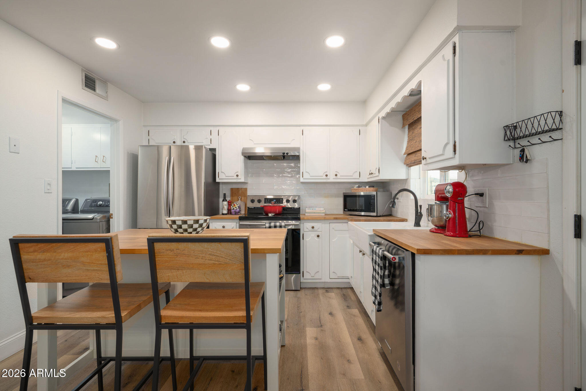 4009 E CAMPBELL Avenue