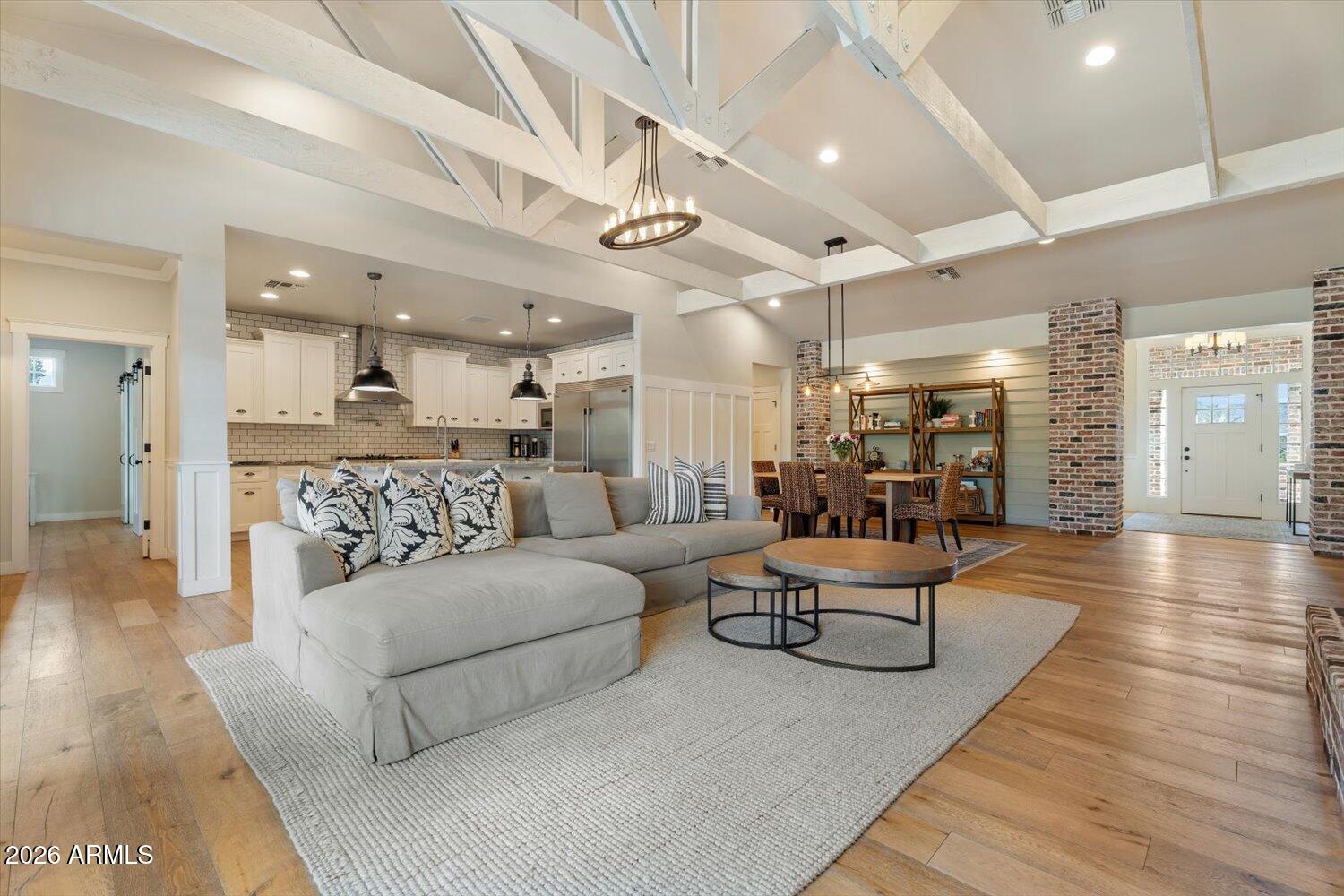 3838 E DEVONSHIRE Avenue