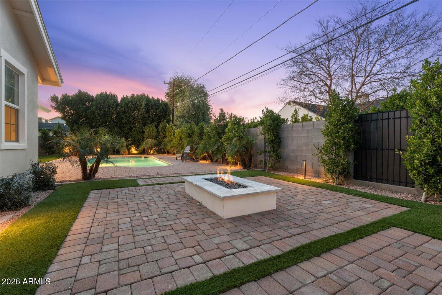 3838 E DEVONSHIRE Avenue