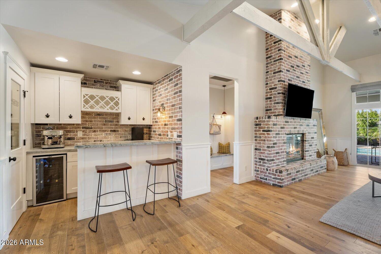 3838 E DEVONSHIRE Avenue