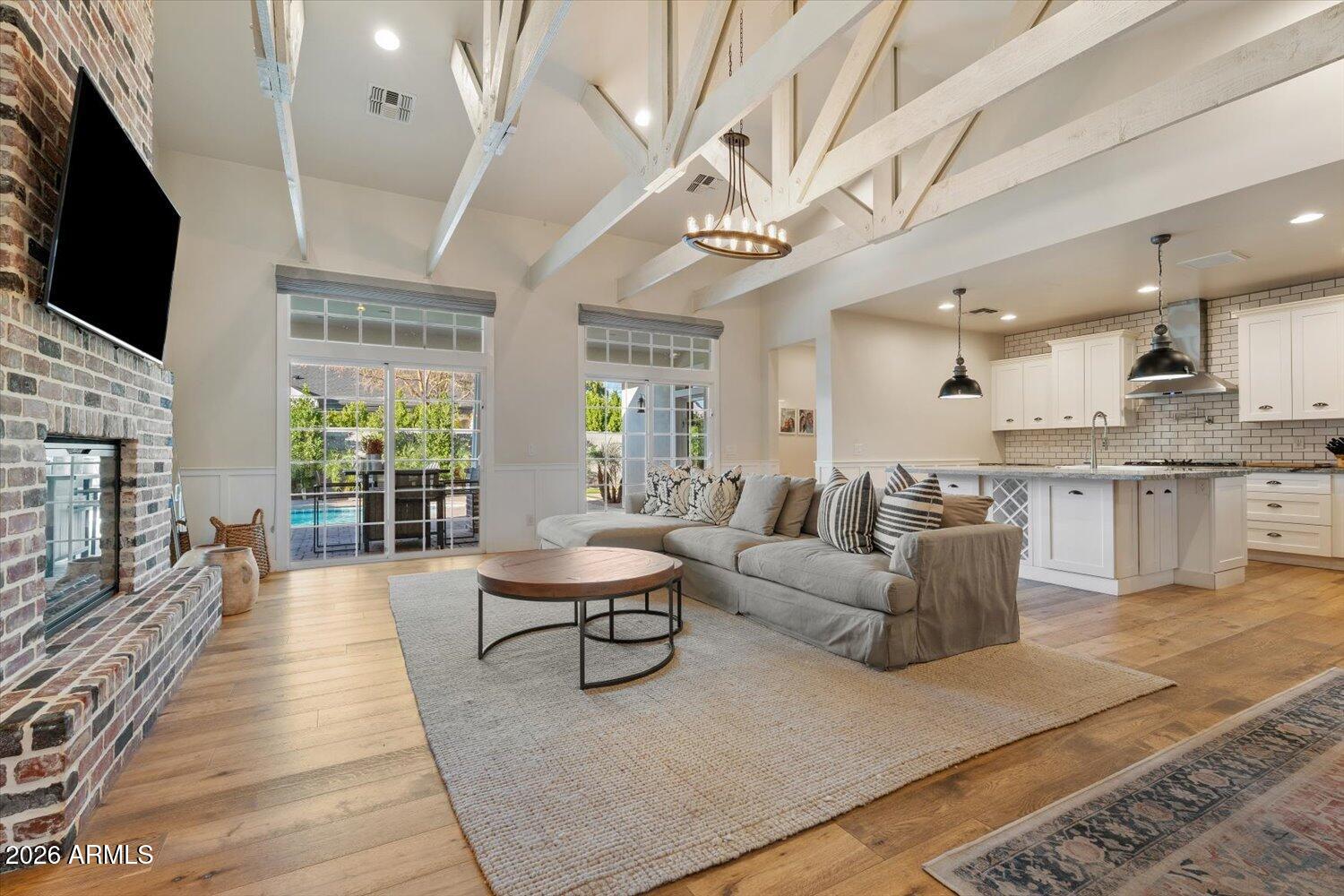 3838 E DEVONSHIRE Avenue