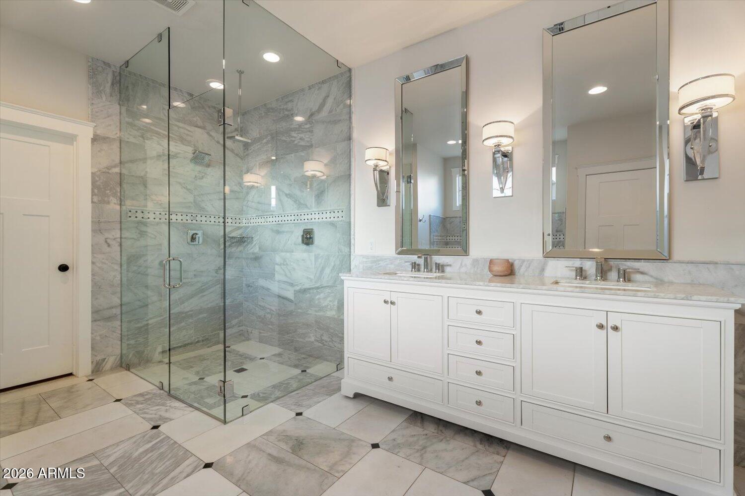 3838 E DEVONSHIRE Avenue