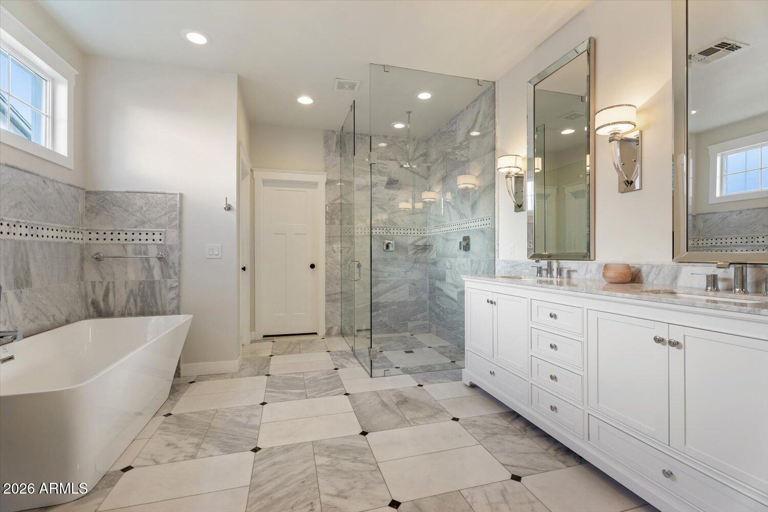 3838 E DEVONSHIRE Avenue