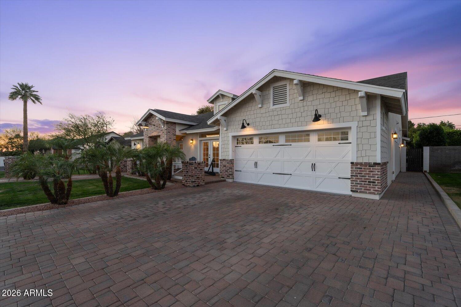 3838 E DEVONSHIRE Avenue