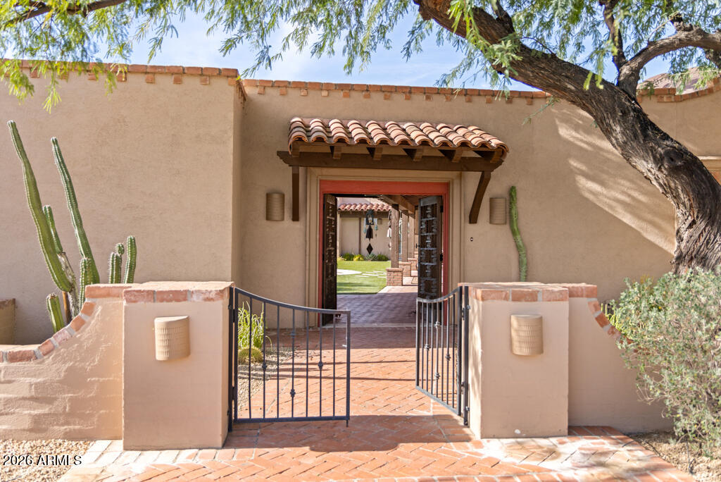 5102 N SADDLE ROCK Lane