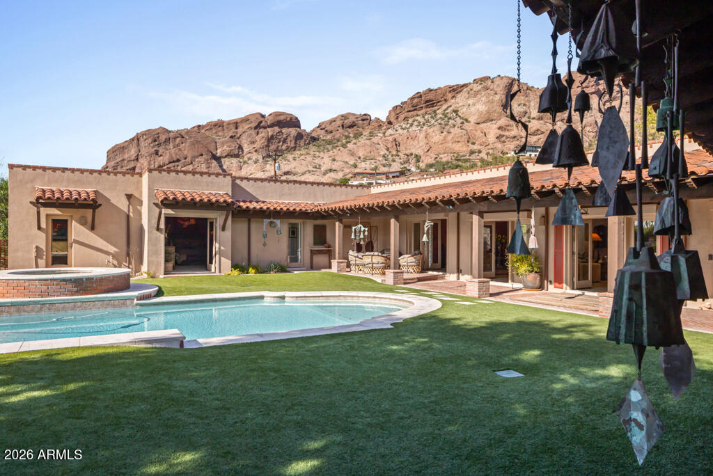 5102 N SADDLE ROCK Lane