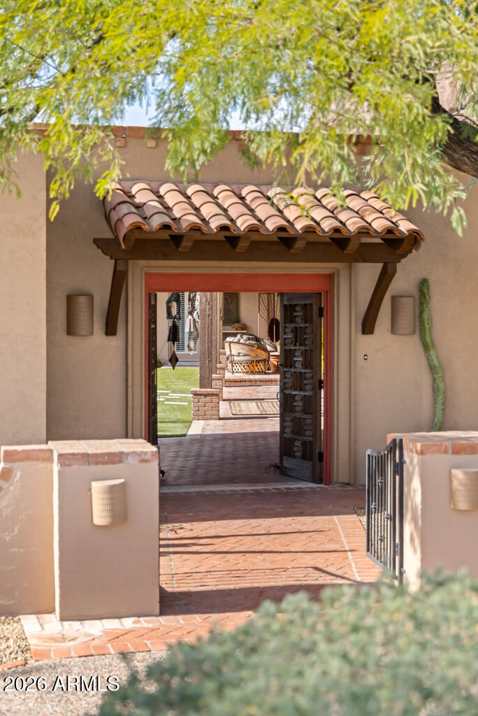 5102 N SADDLE ROCK Lane