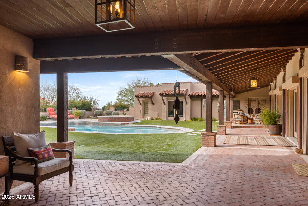 5102 N SADDLE ROCK Lane