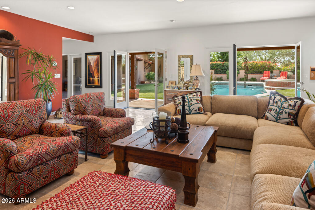 5102 N SADDLE ROCK Lane