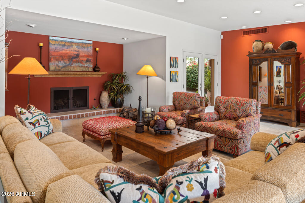 5102 N SADDLE ROCK Lane