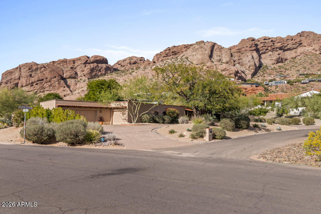 5102 N SADDLE ROCK Lane