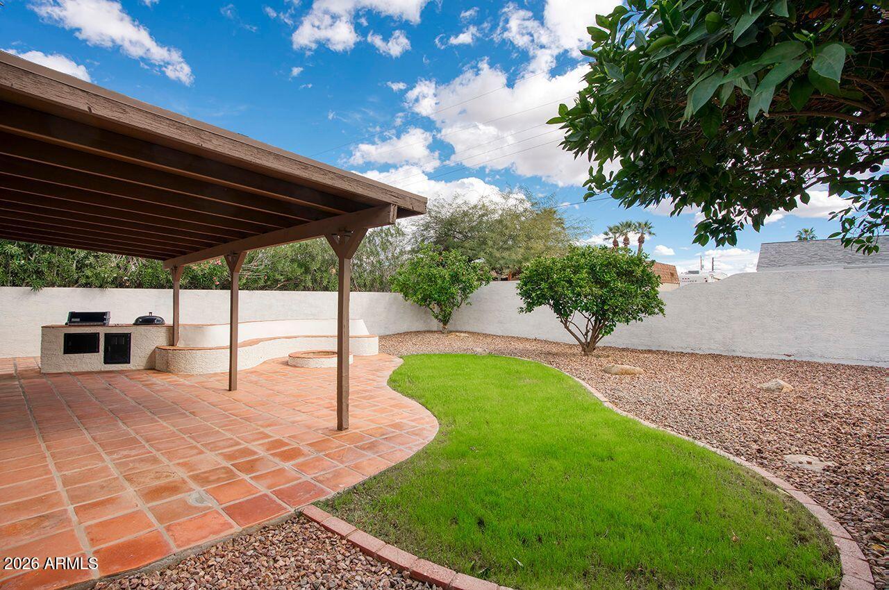 8701 E BONNIE ROSE Avenue