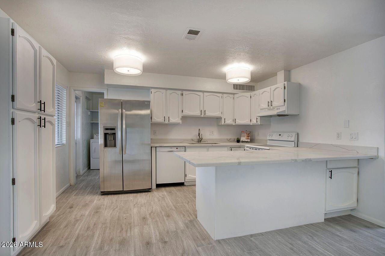 8701 E BONNIE ROSE Avenue