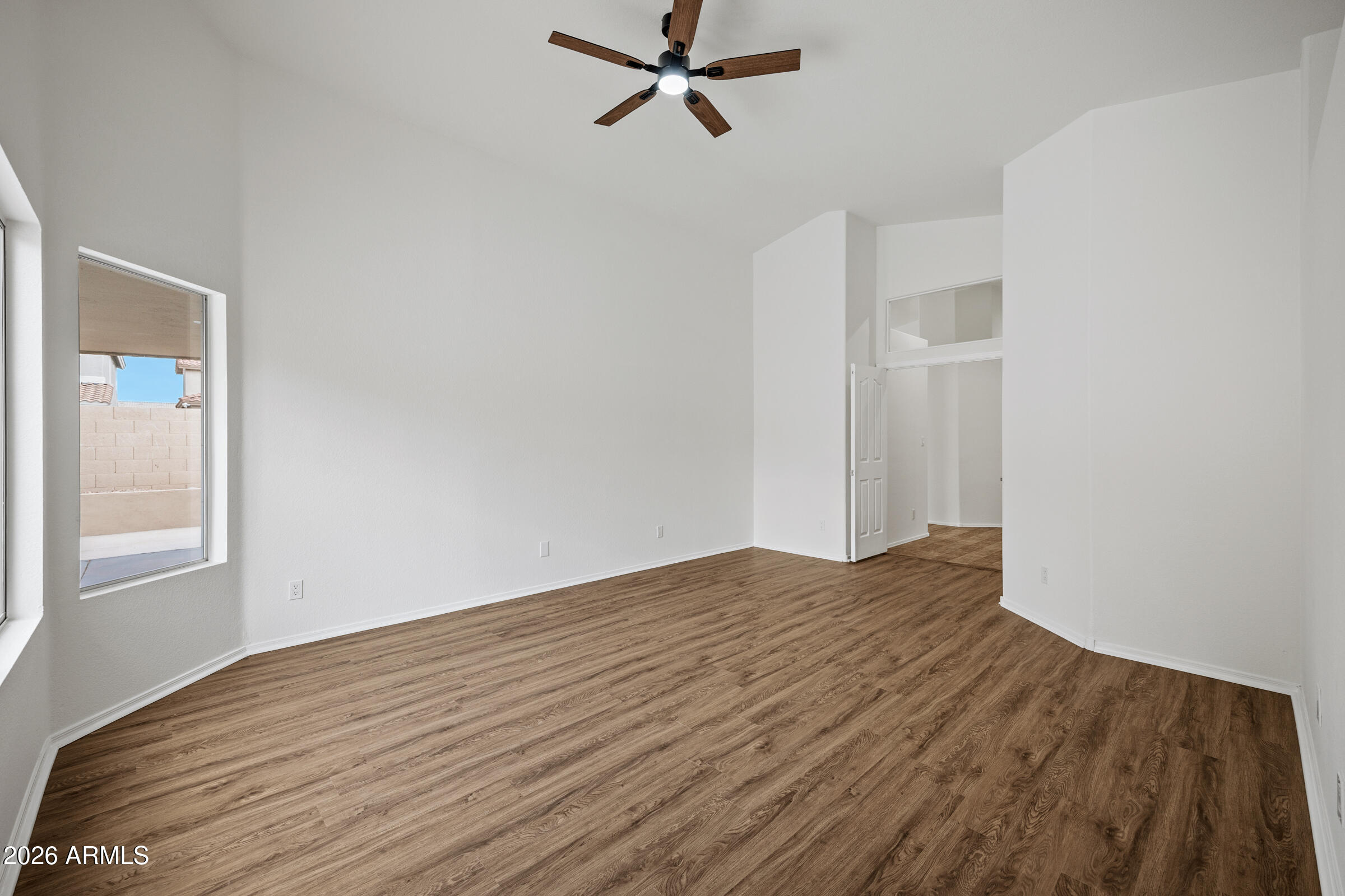 1040 E AMBERWOOD Drive