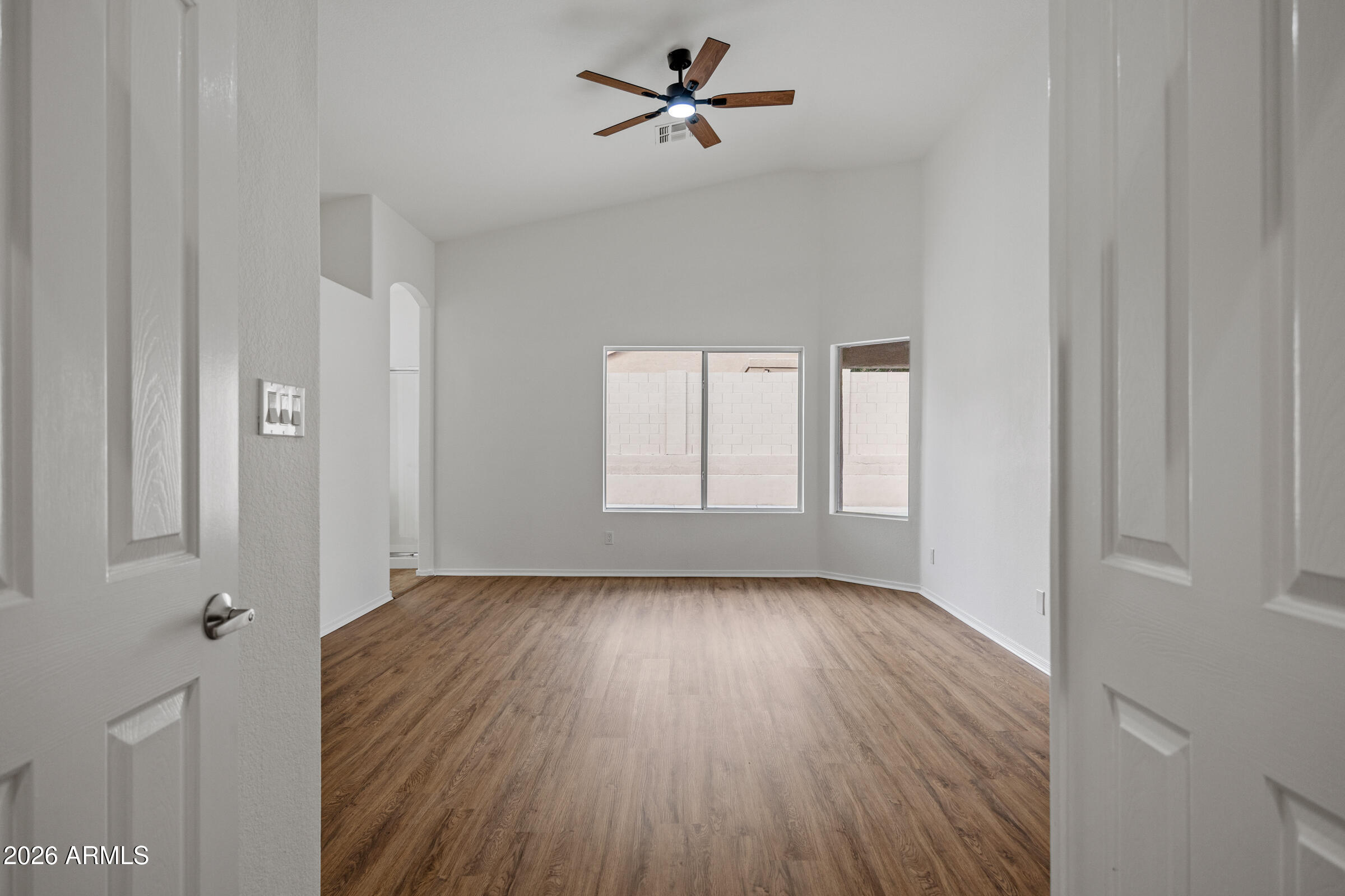 1040 E AMBERWOOD Drive