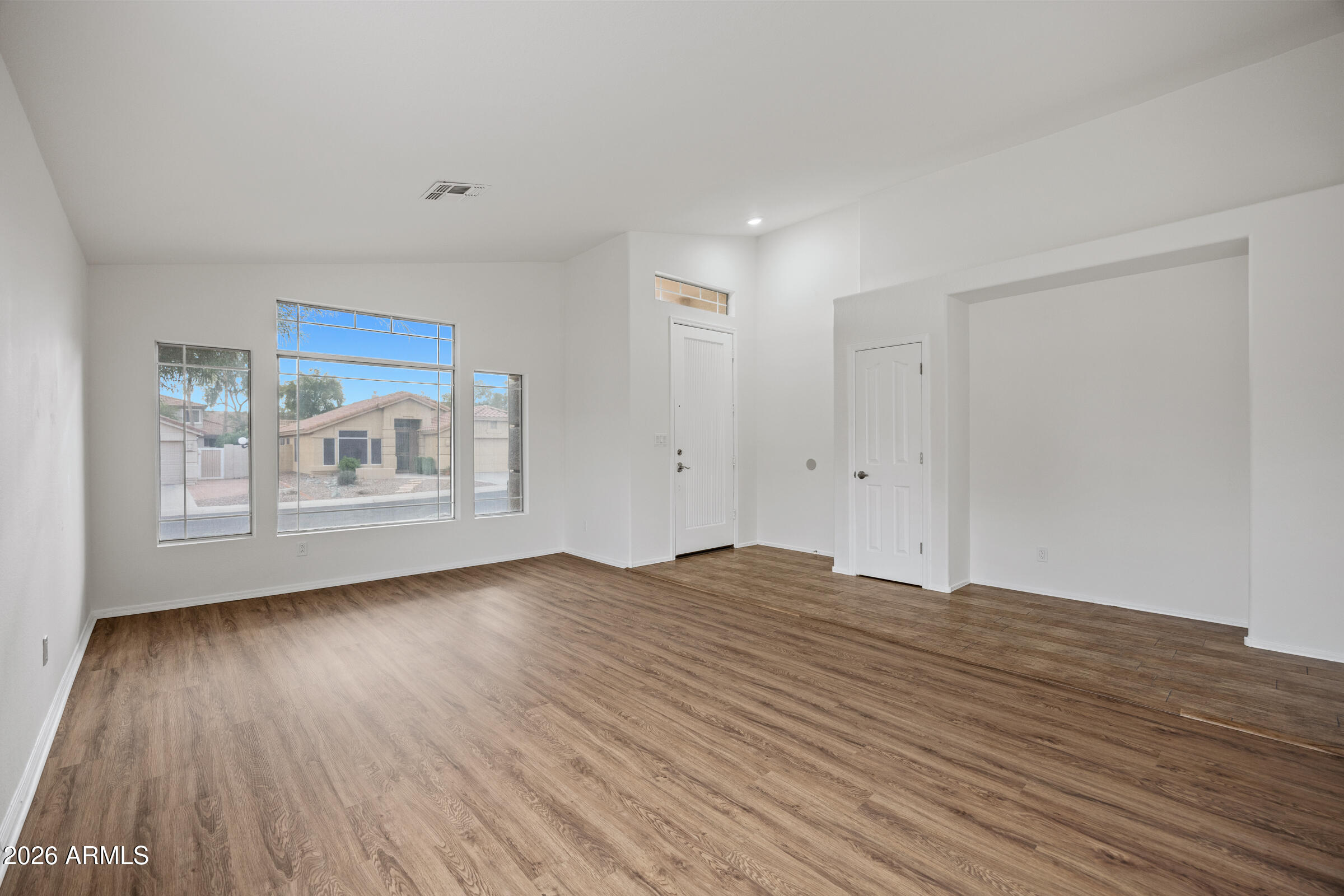 1040 E AMBERWOOD Drive