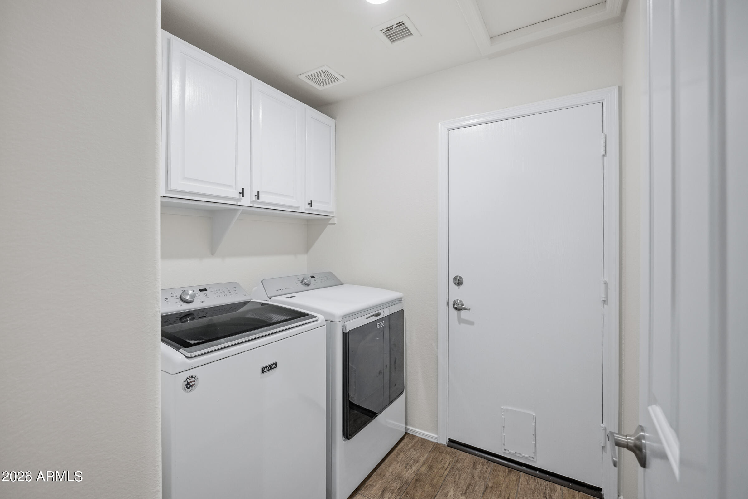 1040 E AMBERWOOD Drive