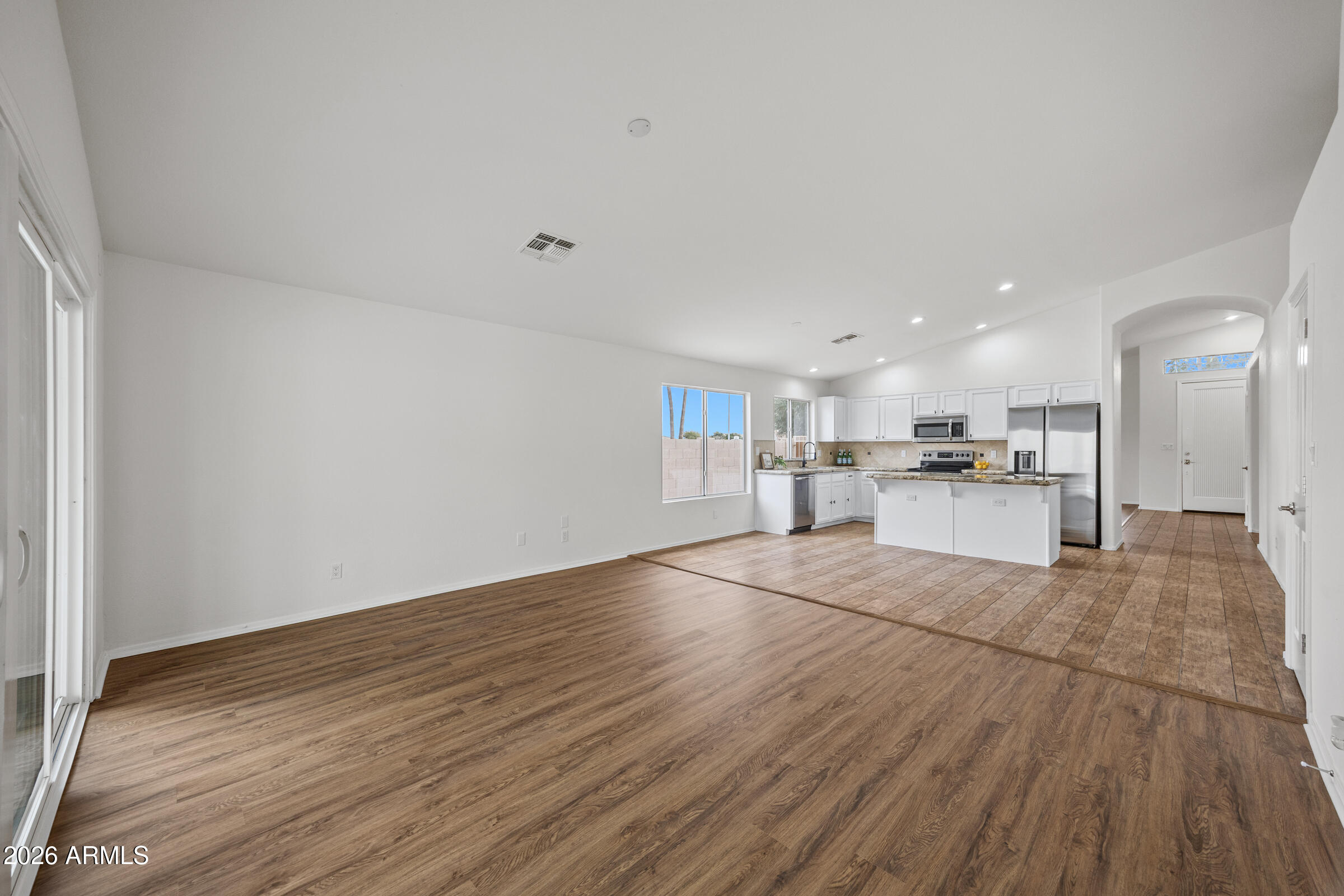 1040 E AMBERWOOD Drive