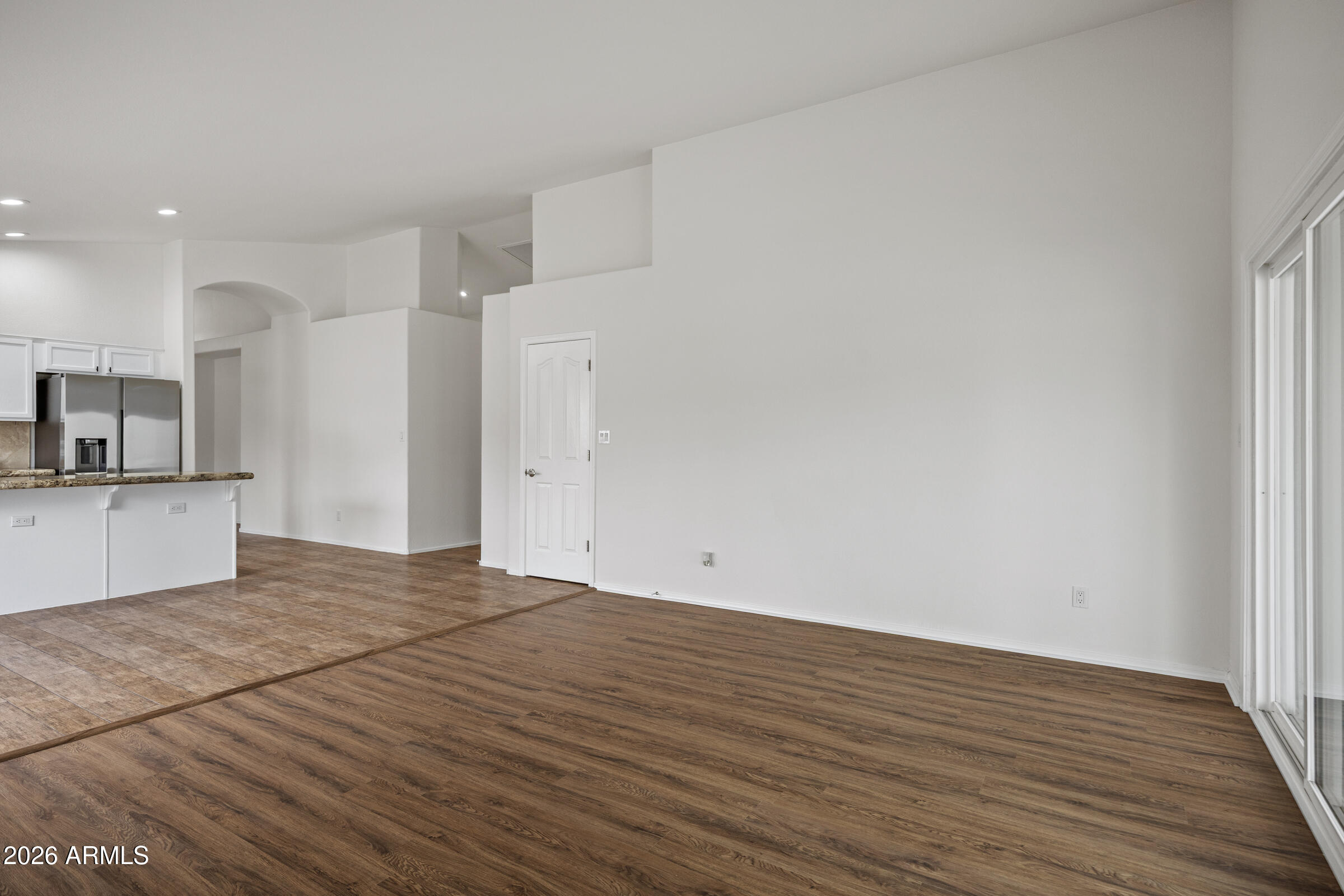 1040 E AMBERWOOD Drive