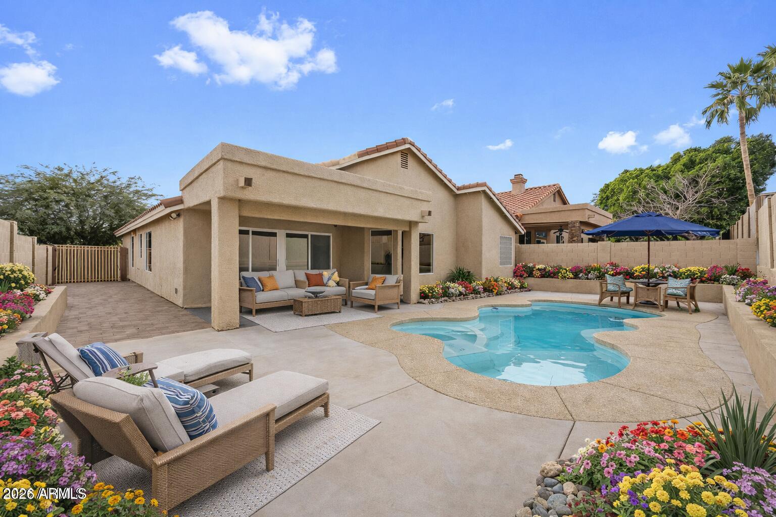 1040 E AMBERWOOD Drive