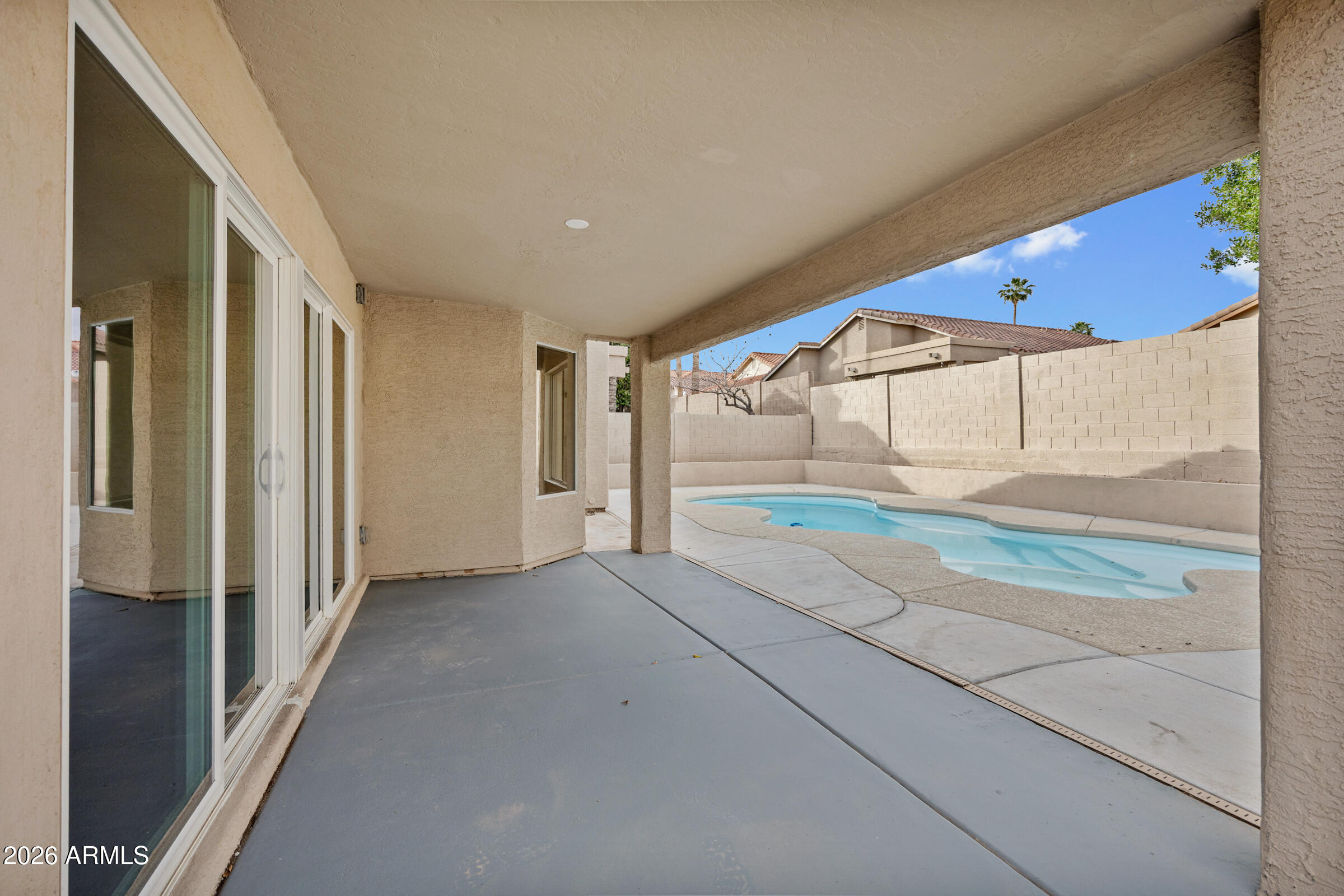 1040 E AMBERWOOD Drive