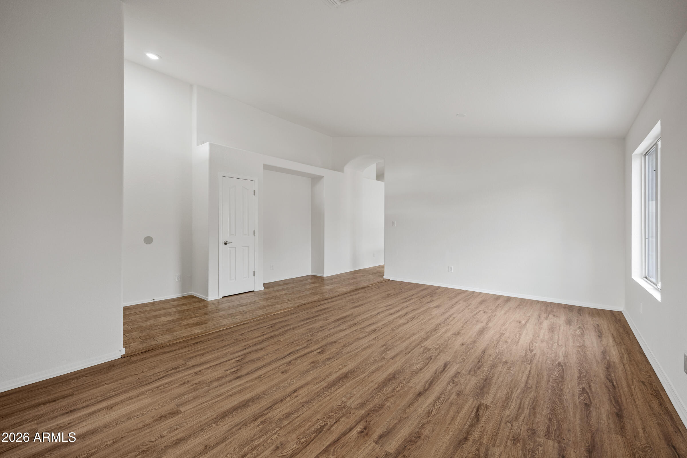 1040 E AMBERWOOD Drive