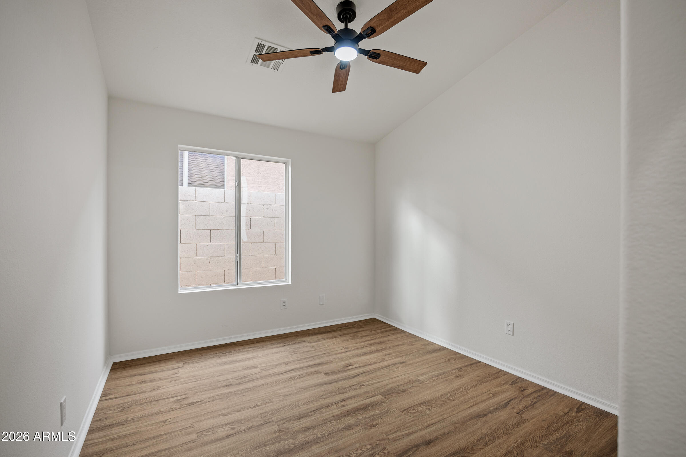 1040 E AMBERWOOD Drive