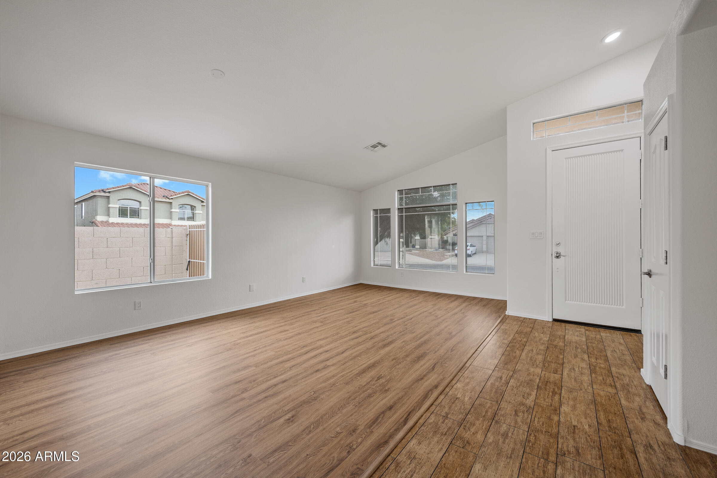 1040 E AMBERWOOD Drive