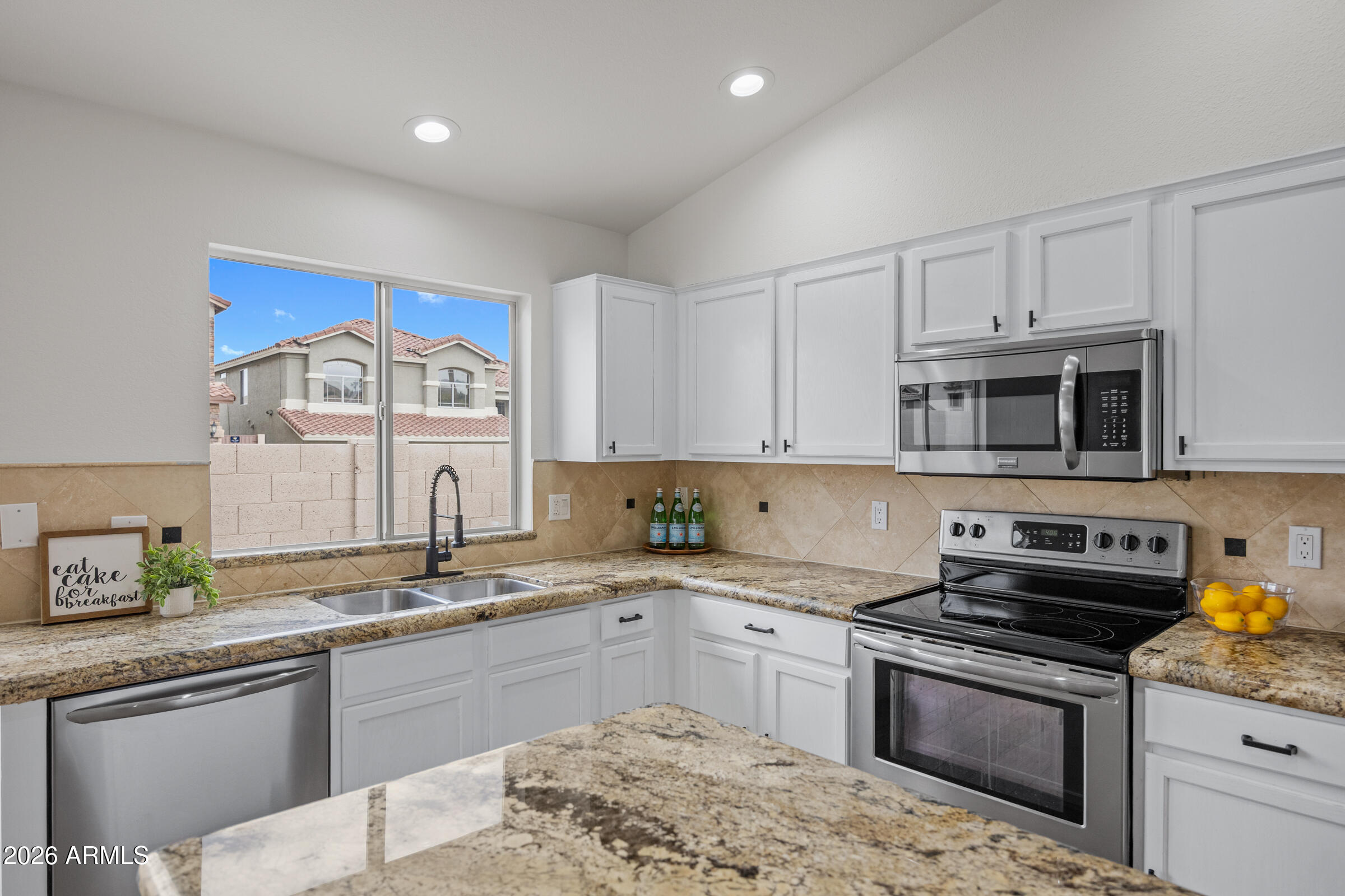 1040 E AMBERWOOD Drive