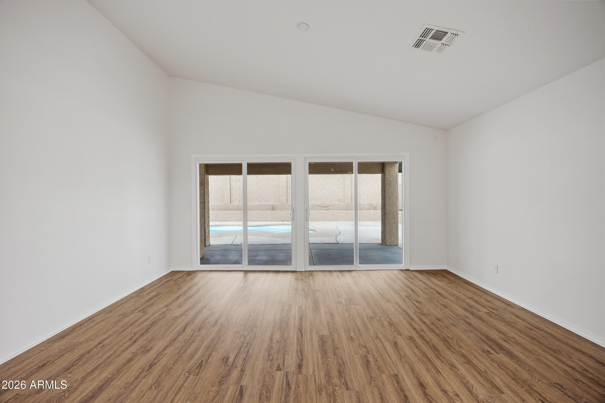 1040 E AMBERWOOD Drive