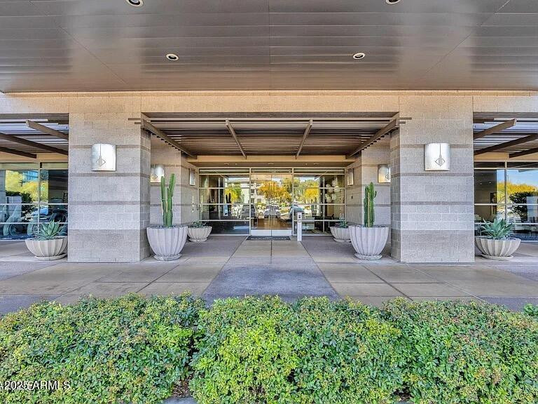 15215 N KIERLAND Boulevard 103